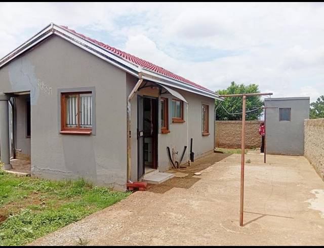 2 BEDROOM HOUSE FOR SALE IN EVATON SMALL FARMS